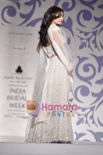 Dia Mirza at Rocky S show for Amby Valley Indian Bridal Week on 29th Oct 2010 (13).JPG